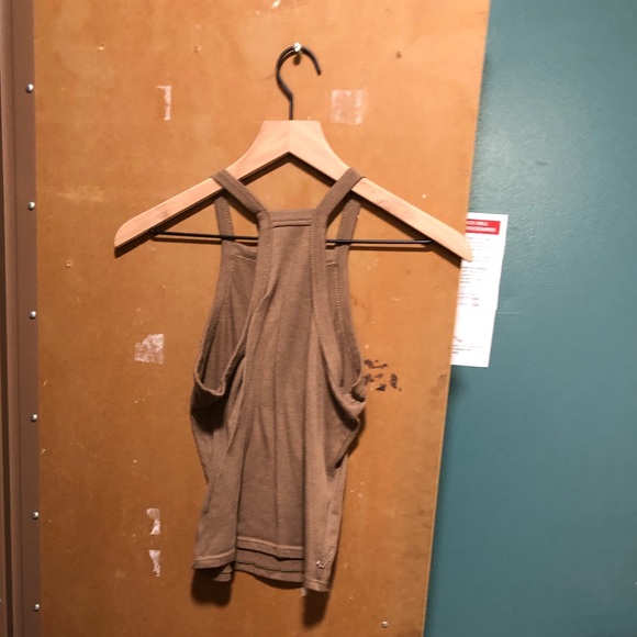 Tan crop top - Picture 3 of 4